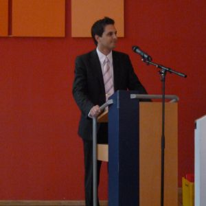 Timo Schisanowski bedankt sich als Vorsitzender der Hagener SPD bei den Jubilaren für Ihre langjährige Treue zur SPD