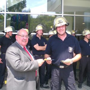 Jochen Weber im Gespräch mit der Hagener Feuerwehr